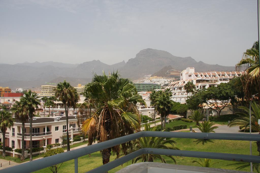 Club Atlantis Aparthotel Ocean View Costa Adeje  Exterior photo